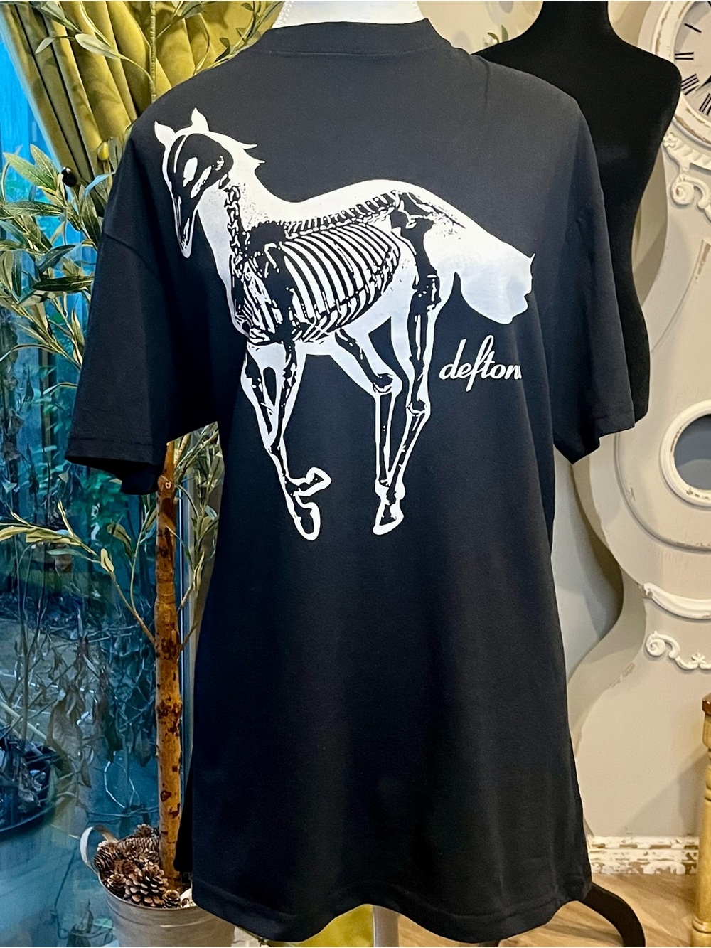 Deftones White Pony Skeleton T-Shirt - Black Band Graphic Unisex Tee L NWOT